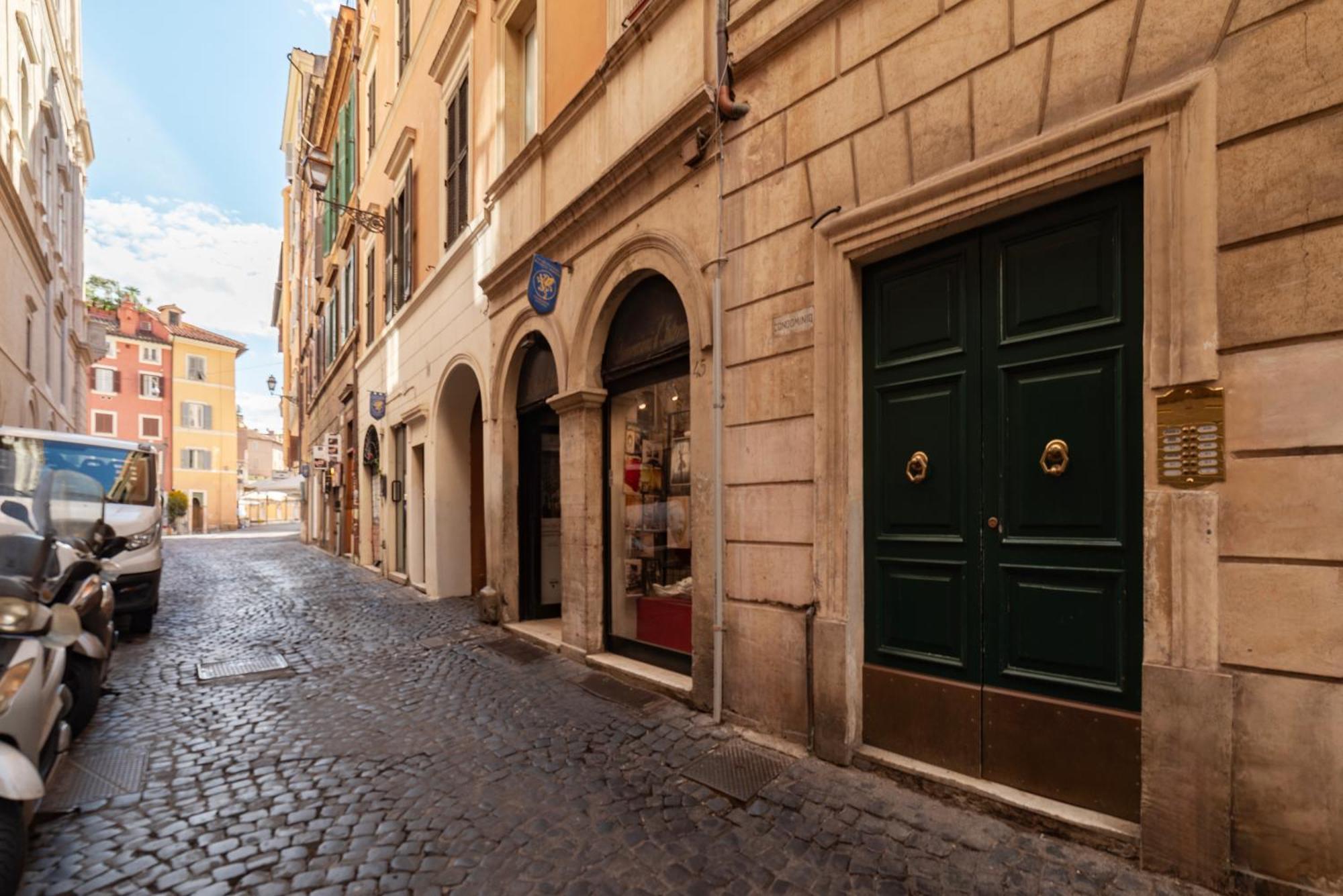Apartment With Terrace In Via Del Pellegrino - FromhometoRoma Eksteriør bilde